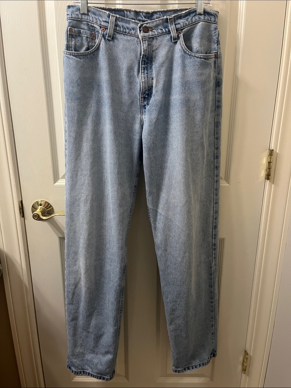 🌺Levi's Classic Blue Denim Jeans. Small hole. See photo 5